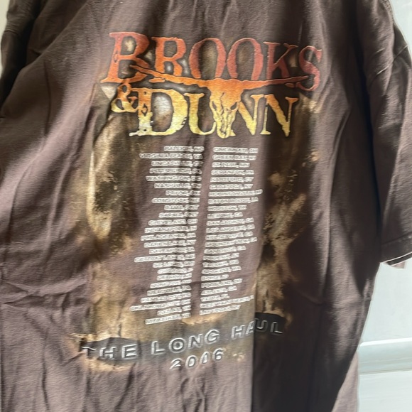 Brooks & Dunn’s concert T-shirt - Picture 4 of 5